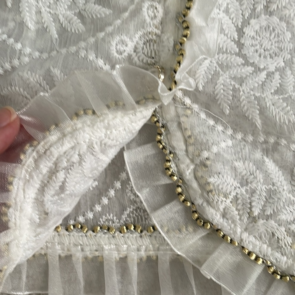 Delicate Embroidery Top - Picture 5 of 9